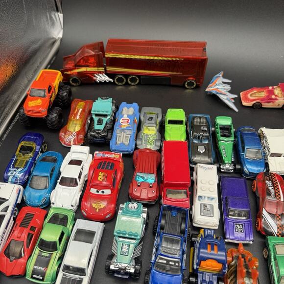 Huge Lot Of 123 Hot Wheels Matchbox & More Diecast Cars Redline 1960s - Modern - Picture 5 of 13